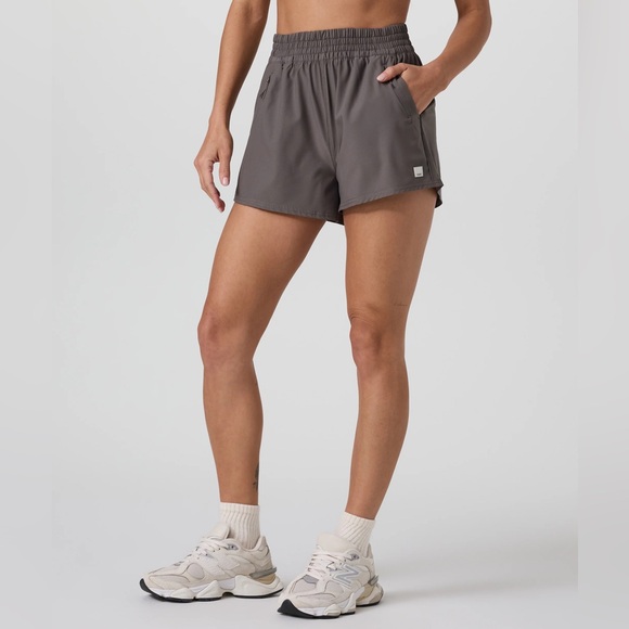 Vuori Dash Short 2.0 High-Rise 3” Shorts NWT in Chia Brown - Picture 1 of 7